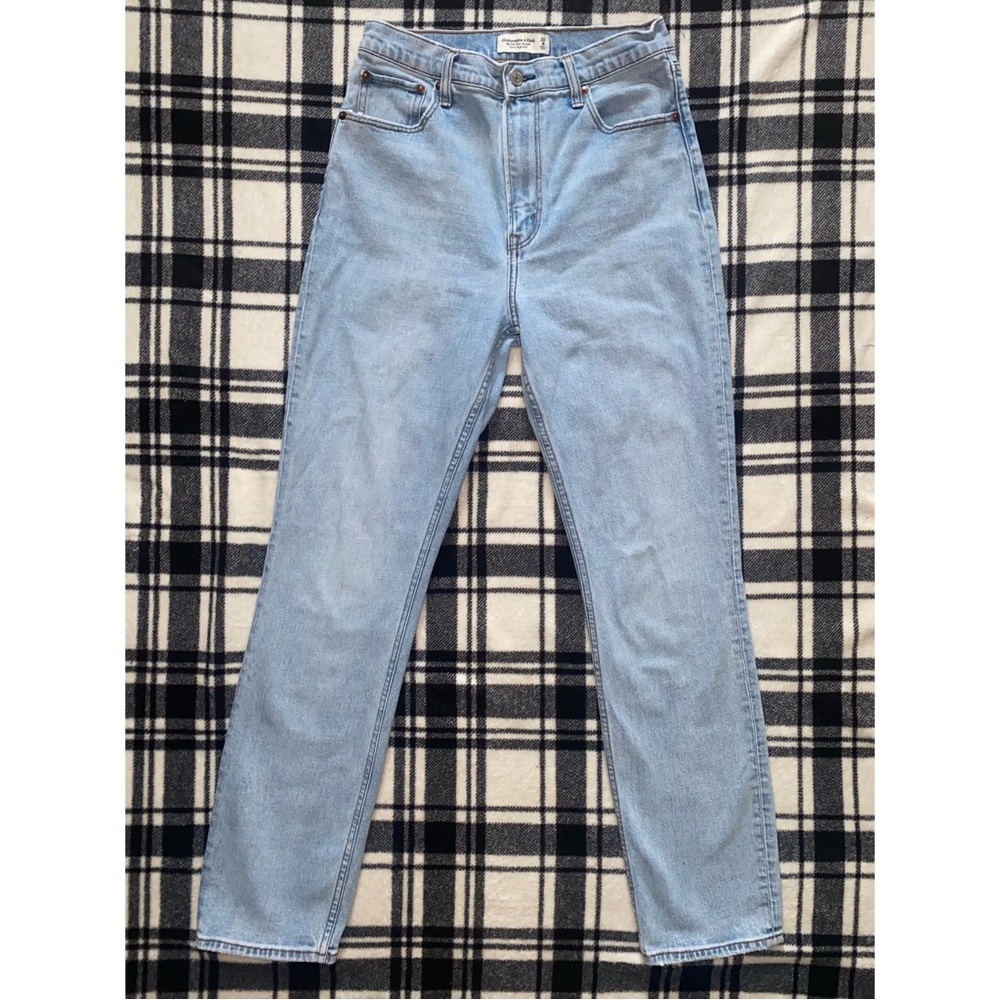 Abercrombie & Fitch The 90s Slim Straight Ultra High Rise Jeans